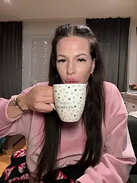 Snapshot of AileenInkOfficial chatting on 01/15/25, 03:33 AileenInkOfficial online show from 01/15/25, 03:33