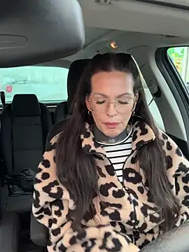 Snapshot of AileenInkOfficial chatting on 01/16/25, 08:33 AileenInkOfficial online show from 01/16/25, 08:33