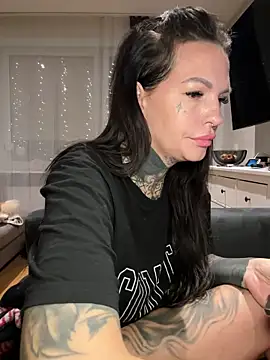 Snapshot of AileenInkOfficial chatting on 01/17/25, 03:12 AileenInkOfficial online show from 01/17/25, 03:12