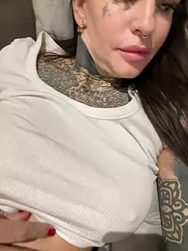 Snapshot of AileenInkOfficial chatting on 01/21/25, 03:15 AileenInkOfficial online show from 01/21/25, 03:15