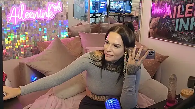 Snapshot of AileenInkOfficial chatting on 02/07/25, 07:49 AileenInkOfficial online show from 02/07/25, 07:49