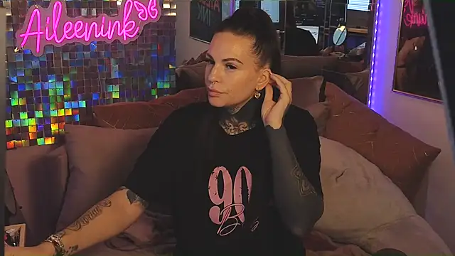 Snapshot of AileenInkOfficial chatting on 02/09/25, 09:16 AileenInkOfficial online show from 02/09/25, 09:16