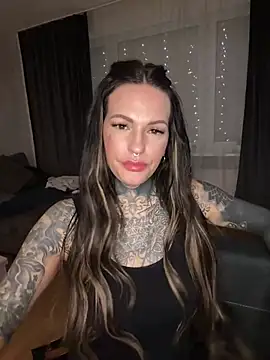 Snapshot of AileenInkOfficial chatting on 02/18/25, 07:09 AileenInkOfficial online show from 02/18/25, 07:09