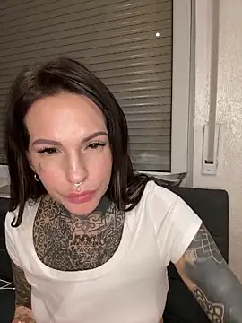 Snapshot of AileenInkOfficial chatting on 02/23/25, 08:11 AileenInkOfficial online show from 02/23/25, 08:11