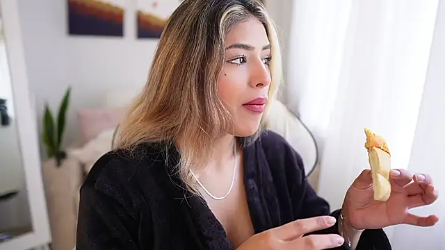 SaraParisi online show from 01/04/25, 01:42