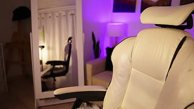 SaraParisi online show from 02/14/25, 02:07