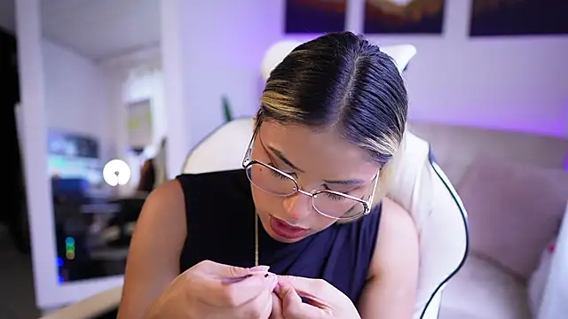 SaraParisi online show from 02/17/25, 09:41