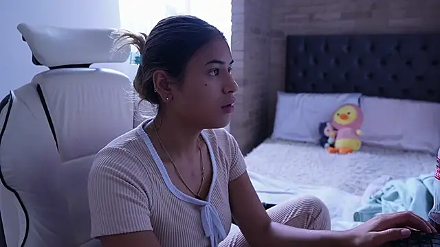 SaraParisi online show from 03/15/25, 04:43