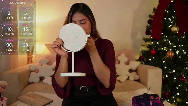 SaraParisi online show from 11/17/25, 01:11