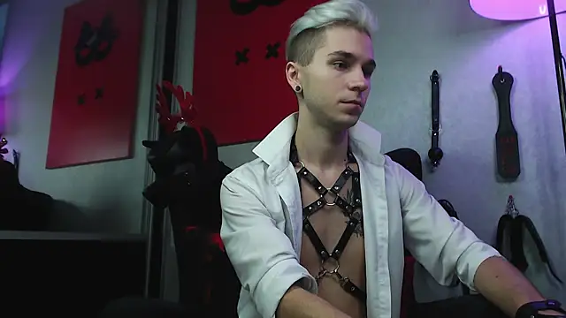 Snapshot of Joseph__Quinn chatting on 12/21/24, 12:49 Joseph Quinn online show from 12/21/24, 12:49