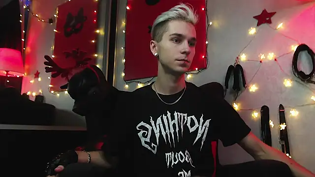 Snapshot of Joseph__Quinn chatting on 12/23/24, 02:17 Joseph Quinn online show from 12/23/24, 02:17