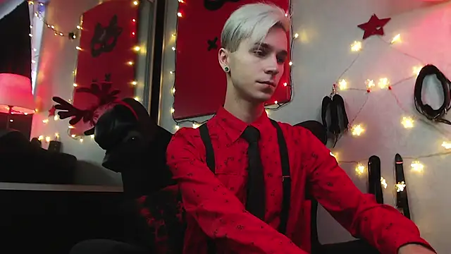 Snapshot of Joseph__Quinn chatting on 12/25/24, 08:18 Joseph Quinn online show from 12/25/24, 08:18