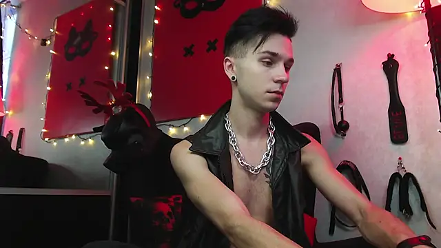 Snapshot of Joseph__Quinn chatting on 01/05/25, 11:48 Joseph Quinn online show from 01/05/25, 11:48