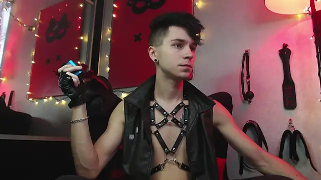 Snapshot of Joseph__Quinn chatting on 01/10/25, 11:43 Joseph Quinn online show from 01/10/25, 11:43