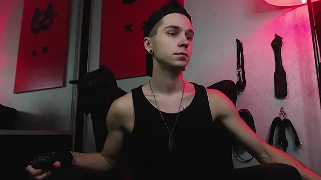 Snapshot of Joseph__Quinn chatting on 01/14/25, 12:03 Joseph Quinn online show from 01/14/25, 12:03