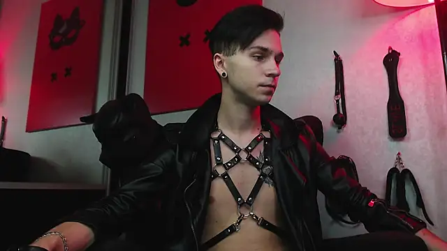 Snapshot of Joseph__Quinn chatting on 01/19/25, 01:01 Joseph Quinn online show from 01/19/25, 01:01