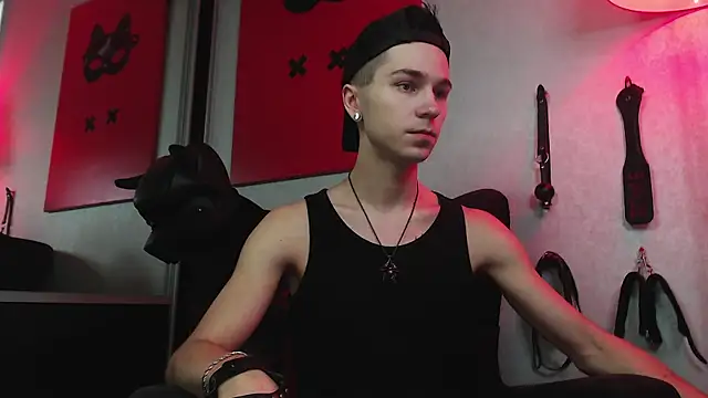 Snapshot of Joseph__Quinn chatting on 02/01/25, 11:21 Joseph Quinn online show from 02/01/25, 11:21