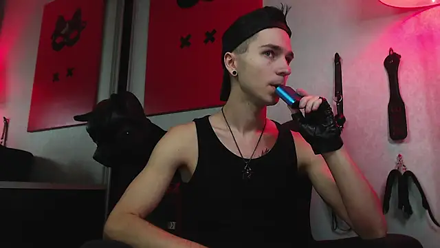 Snapshot of Joseph__Quinn chatting on 02/01/25, 02:24 Joseph Quinn online show from 02/01/25, 02:24