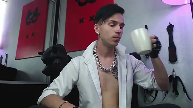 Snapshot of Joseph__Quinn chatting on 02/17/25, 11:13 Joseph Quinn online show from 02/17/25, 11:13