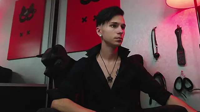 Snapshot of Joseph__Quinn chatting on 03/07/25, 11:18 Joseph Quinn online show from 03/07/25, 11:18