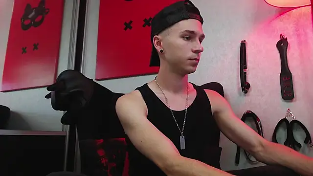 Snapshot of Joseph__Quinn chatting on 03/09/25, 10:41 Joseph Quinn online show from 03/09/25, 10:41