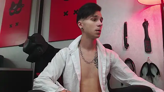 Snapshot of Joseph__Quinn chatting on 03/11/25, 08:20 Joseph Quinn online show from 03/11/25, 08:20