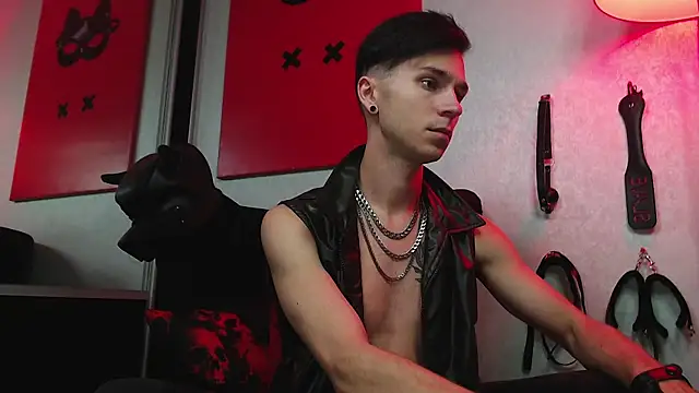 Snapshot of Joseph__Quinn chatting on 03/13/25, 07:31 Joseph Quinn online show from 03/13/25, 07:31