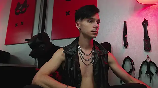 Snapshot of Joseph__Quinn chatting on 03/13/25, 10:57 Joseph Quinn online show from 03/13/25, 10:57