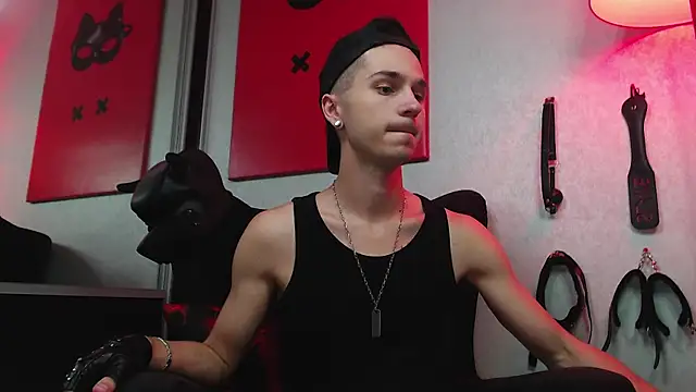 Snapshot of Joseph__Quinn chatting on 03/16/25, 12:11 Joseph Quinn online show from 03/16/25, 12:11