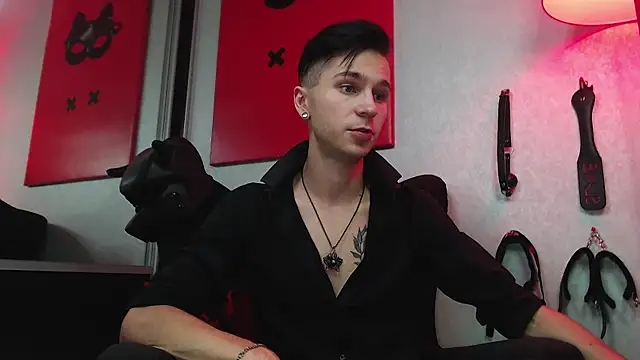 Snapshot of Joseph__Quinn chatting on 03/17/25, 12:57 Joseph Quinn online show from 03/17/25, 12:57