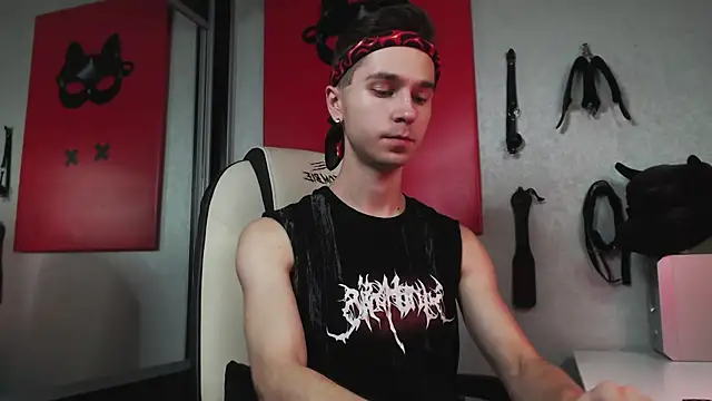 Snapshot of Joseph__Quinn chatting on 09/19/25, 08:49 Joseph Quinn online show from 09/19/25, 08:49