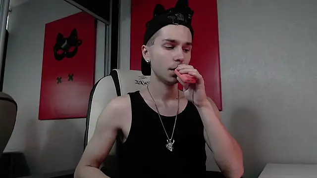 Snapshot of Joseph__Quinn chatting on 09/20/25, 12:50 Joseph Quinn online show from 09/20/25, 12:50