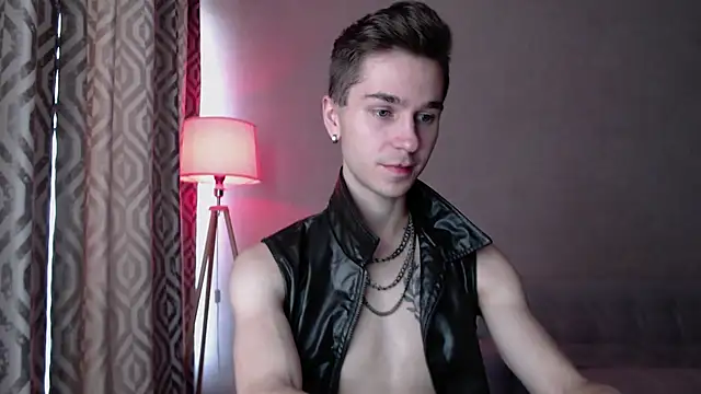 Snapshot of Joseph__Quinn chatting on 10/03/25, 08:22 Joseph Quinn online show from 10/03/25, 08:22