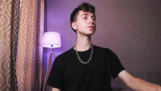 Snapshot of Joseph__Quinn chatting on 10/08/25, 03:59 Joseph Quinn online show from 10/08/25, 03:59