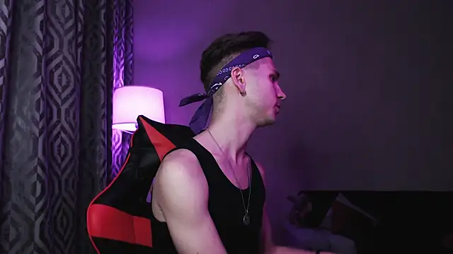 Snapshot of Joseph__Quinn chatting on 10/15/25, 05:13 Joseph Quinn online show from 10/15/25, 05:13