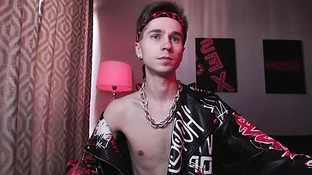 Snapshot of Joseph__Quinn chatting on 10/24/25, 03:58 Joseph Quinn online show from 10/24/25, 03:58