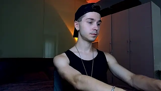 Joseph  Quinn online show from 02/26/26, 06:45