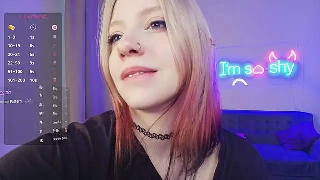 Snapshot of arielabradberry chatting on 03/19/26, 01:26 arielabradberry online show from 03/19/26, 01:26