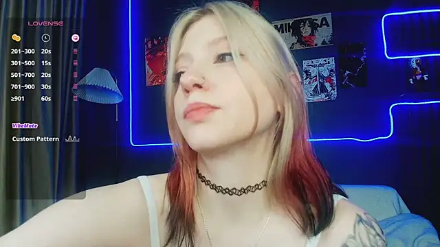 Snapshot of arielabradberry chatting on 03/25/26, 02:12 arielabradberry online show from 03/25/26, 02:12