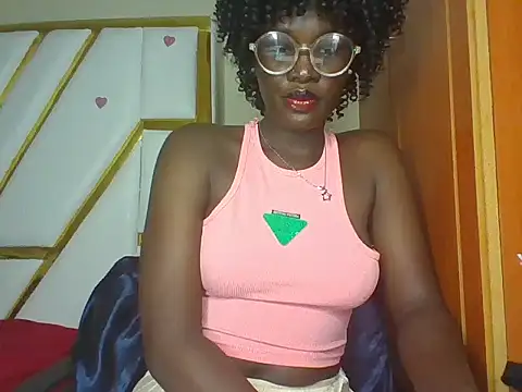 Snapshot of cutesmiling chatting on 03/10/25, 05:11 cutesmiling online show from 03/10/25, 05:11