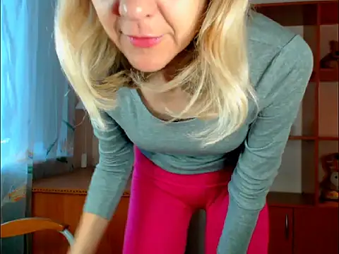 Snapshot of Tanya6547 chatting on 10/27/25, 08:07 Tanya6547 online show from 10/27/25, 08:07