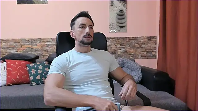 HotHunkTrainer online show from 02/17/25, 08:52