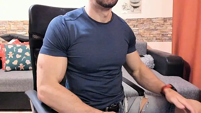 HotHunkTrainer online show from 03/11/26, 08:42