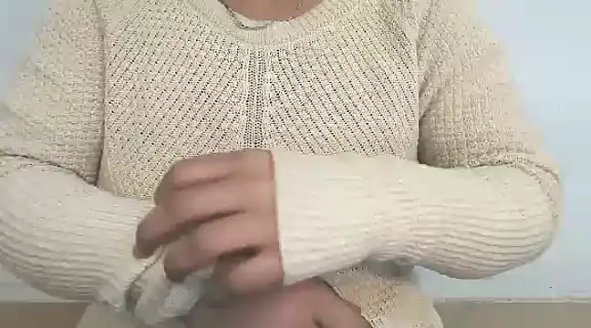 Snapshot of ROSE_004 chatting on 02/27/25, 06:40 ROSE 004 online show from 02/27/25, 06:40