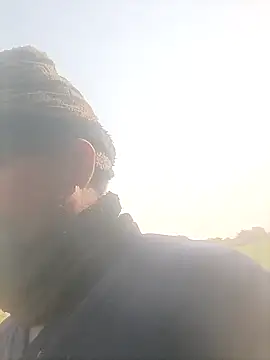 Snapshot of lovesuna chatting on 02/14/25, 04:37 lovesuna online show from 02/14/25, 04:37