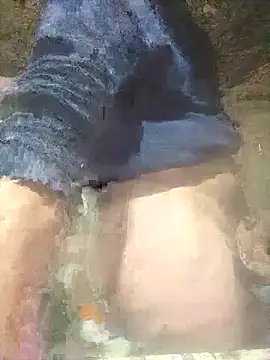 Snapshot of lovesuna chatting on 02/17/25, 07:21 lovesuna online show from 02/17/25, 07:21