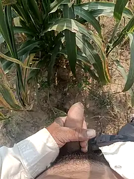 Snapshot of lovesuna chatting on 10/19/25, 09:32 lovesuna online show from 10/19/25, 09:32