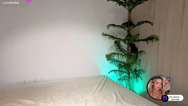 Snapshot of Addison_baker chatting on 11/27/25, 12:02 Addison baker online show from 11/27/25, 12:02