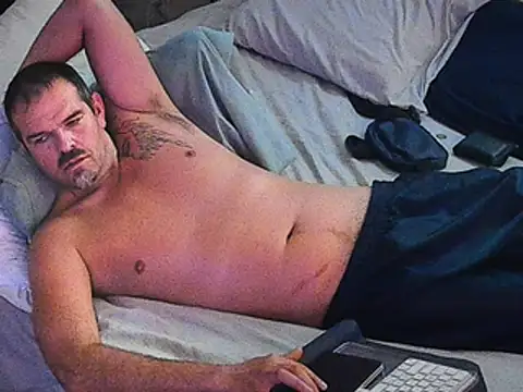 Snapshot of badboybrad11 chatting on 02/23/25, 05:18 badboybrad11 online show from 02/23/25, 05:18