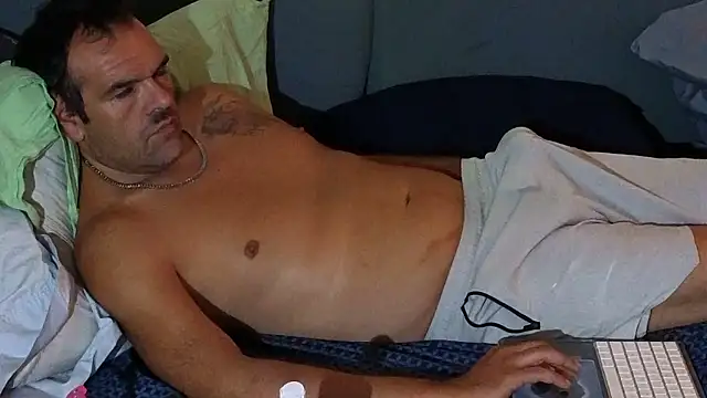 Snapshot of badboybrad11 chatting on 04/13/26, 09:31 badboybrad11 online show from 04/13/26, 09:31